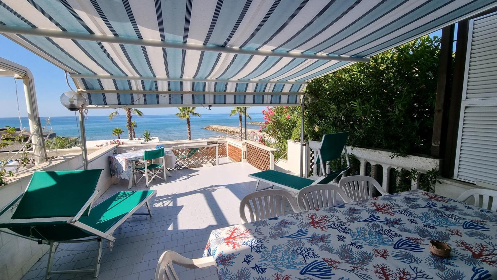 Bellissima Villa Fronte Mare Bandiera Blu Sperlonga Exteriör bild